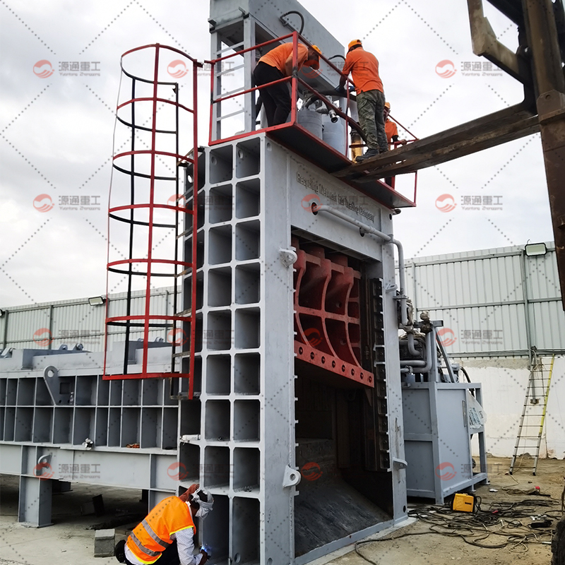 Multifunctional hydraulic gantry shear