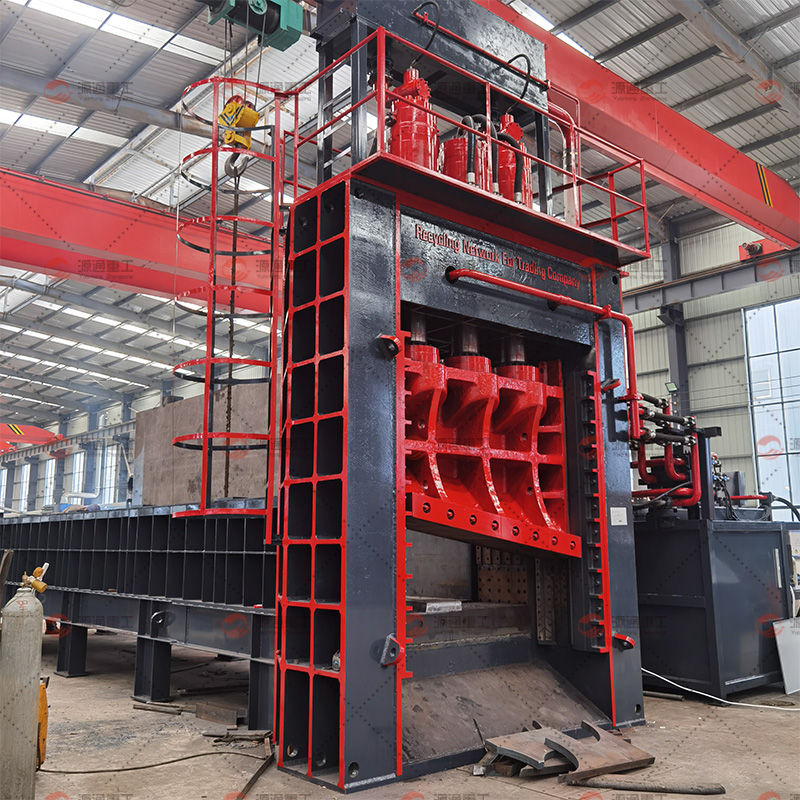 Heavy hydraulic shearing machine