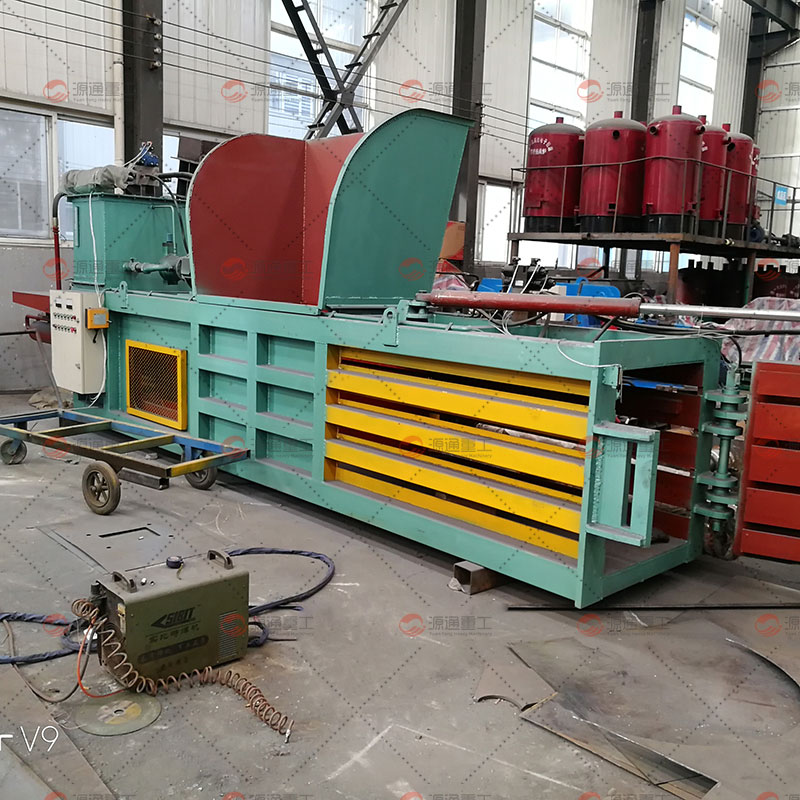 Plastic bottle packing machine