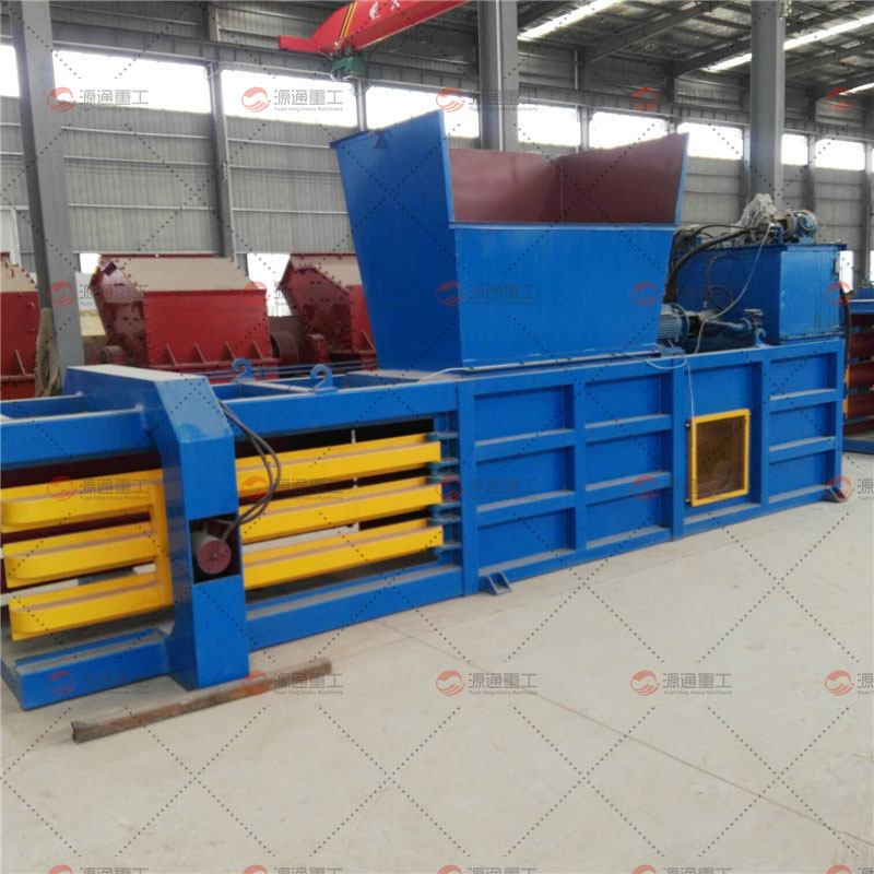 Plastic bottle packing machine